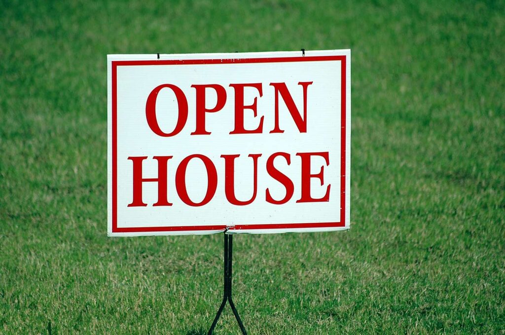 Real Estate, Open House